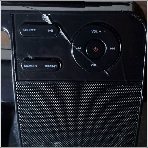 Insignia Ipod Boombox - Picture 11 of 12